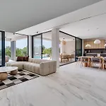 New Luxury I Infinity Pool