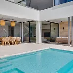 New Luxury I Infinity Pool