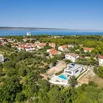 New Luxury I Infinity Pool Starigrad Paklenica