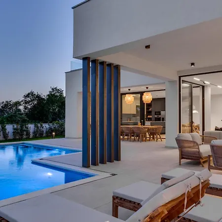 New Luxury I Infinity Pool فيلة
