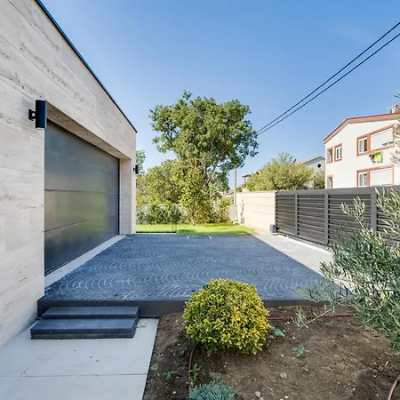 New Luxury I Infinity Pool * 스타리그라드 파클레니차