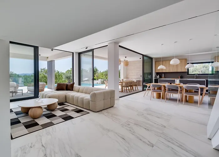 New Luxury I Infinity Pool