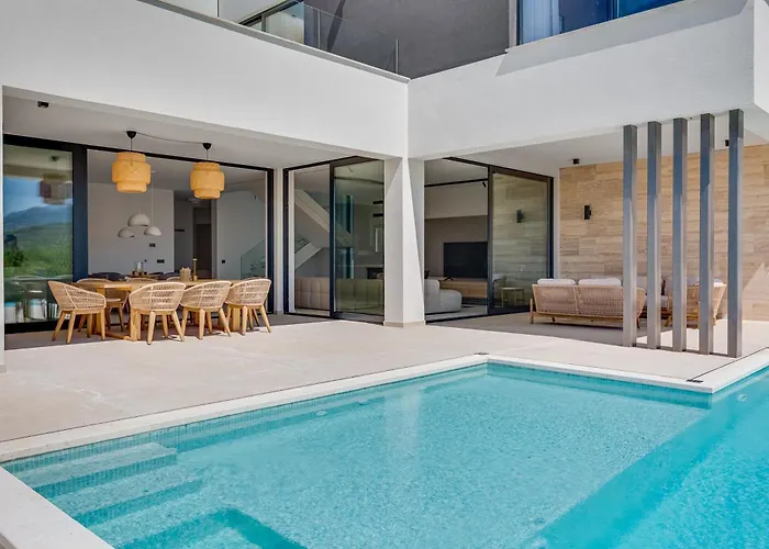 New Luxury I Infinity Pool