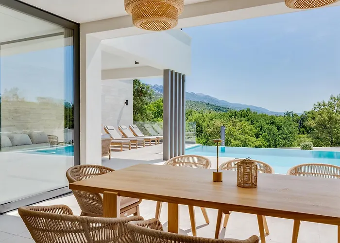 New Luxury I Infinity Pool 스타리그라드 파클레니차