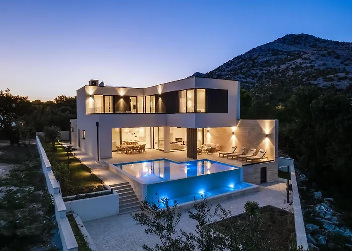 New Luxury I Infinity Pool