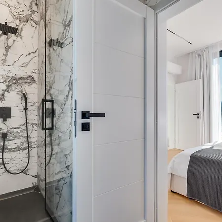 New Luxury I Infinity Pool