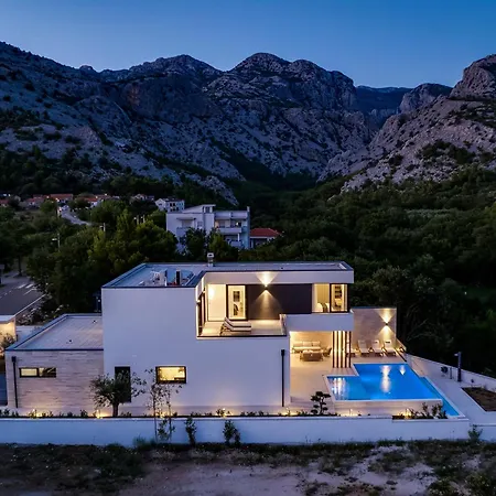 New Luxury I Infinity Pool Starigrad Paklenica