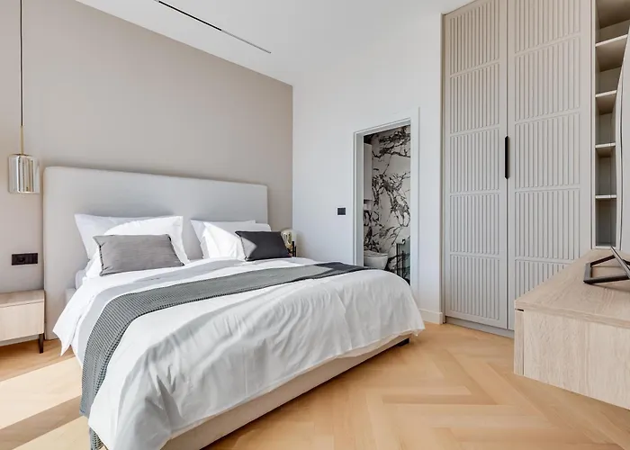 New Luxury I Infinity Pool