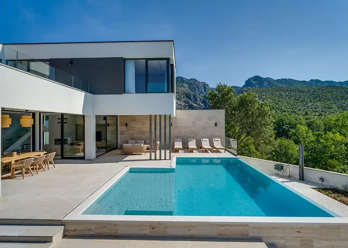 New Luxury I Infinity Pool